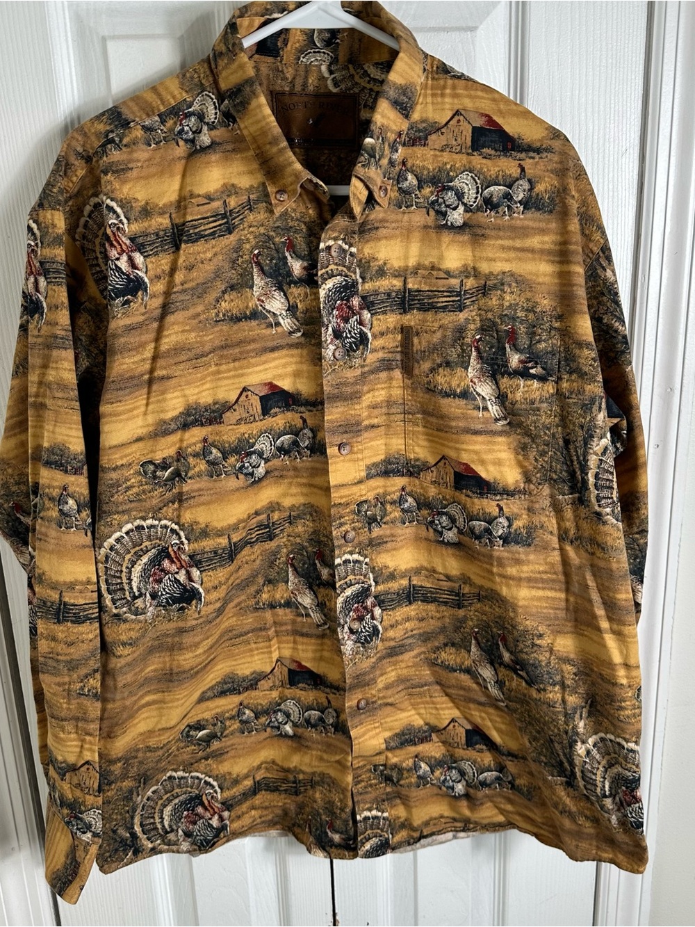North River Outfitters Mens button up size L Has a farm scene with turkeys